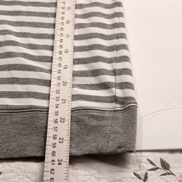 Cris Cross Open Back Performance Stripped Hoodie by Vimmia - Picture 6 of 12